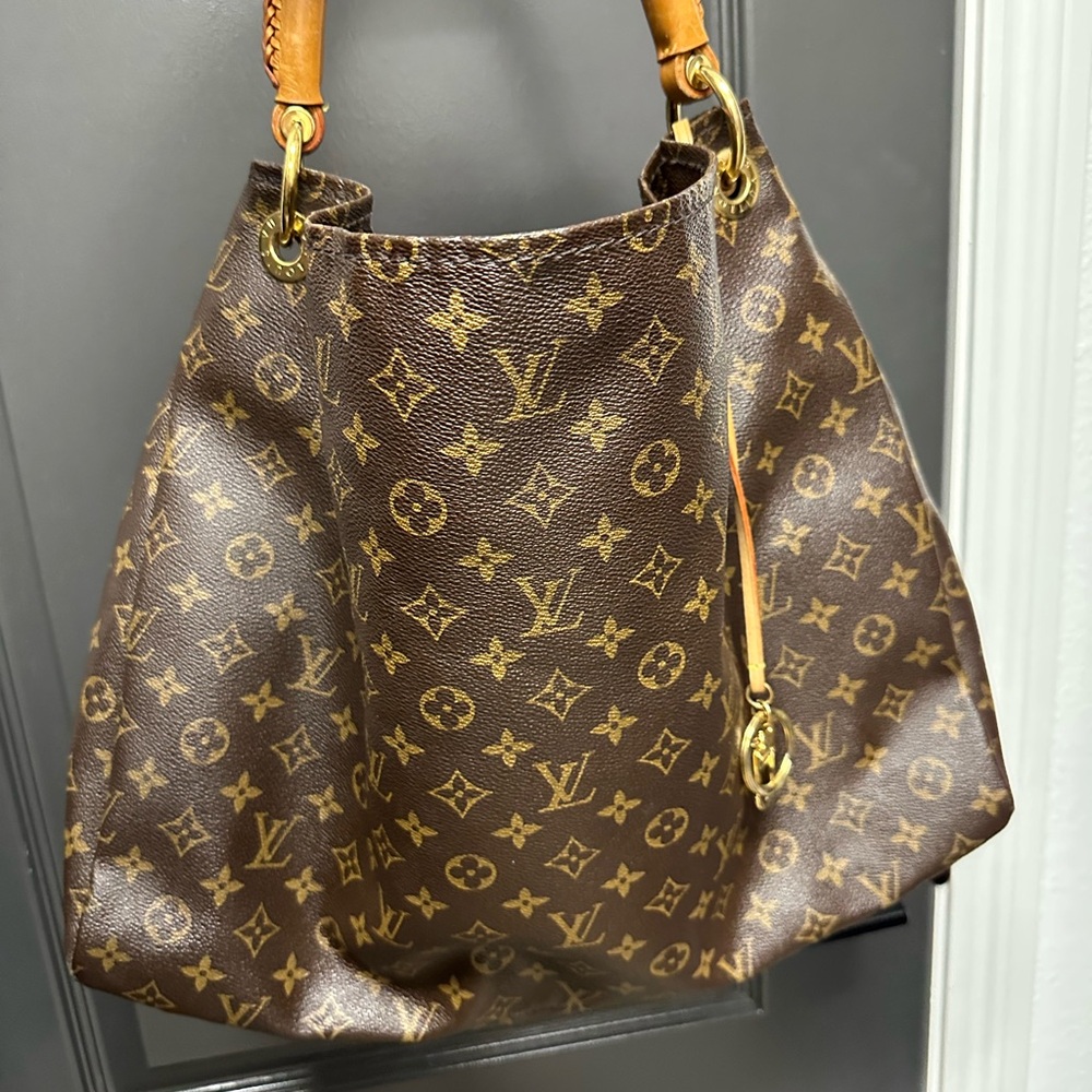 Louis Vuitton Artsy GM monogram